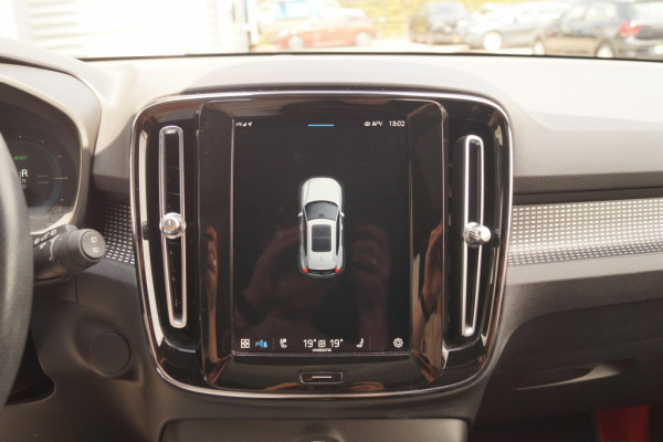 Volvo XC40 Recharge P8 AWD R-Design -SOH92%-PANO-NAVI-ECC-