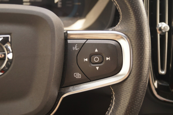 Volvo XC40 Recharge P8 AWD R-Design -SOH92%-PANO-NAVI-ECC-