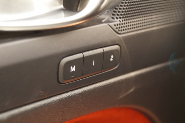 Volvo XC40 Recharge P8 AWD R-Design -SOH92%-PANO-NAVI-ECC-