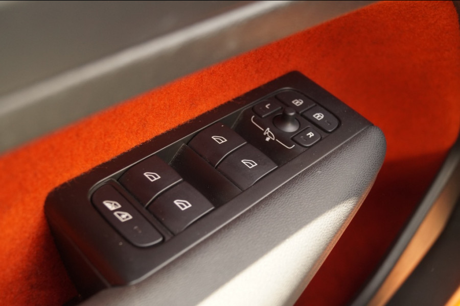 Volvo XC40 Recharge P8 AWD R-Design -SOH92%-PANO-NAVI-ECC-