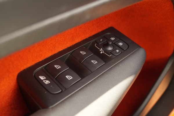 Volvo XC40 Recharge P8 AWD R-Design -SOH92%-PANO-NAVI-ECC-