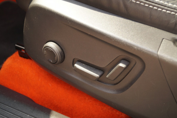 Volvo XC40 Recharge P8 AWD R-Design -SOH92%-PANO-NAVI-ECC-