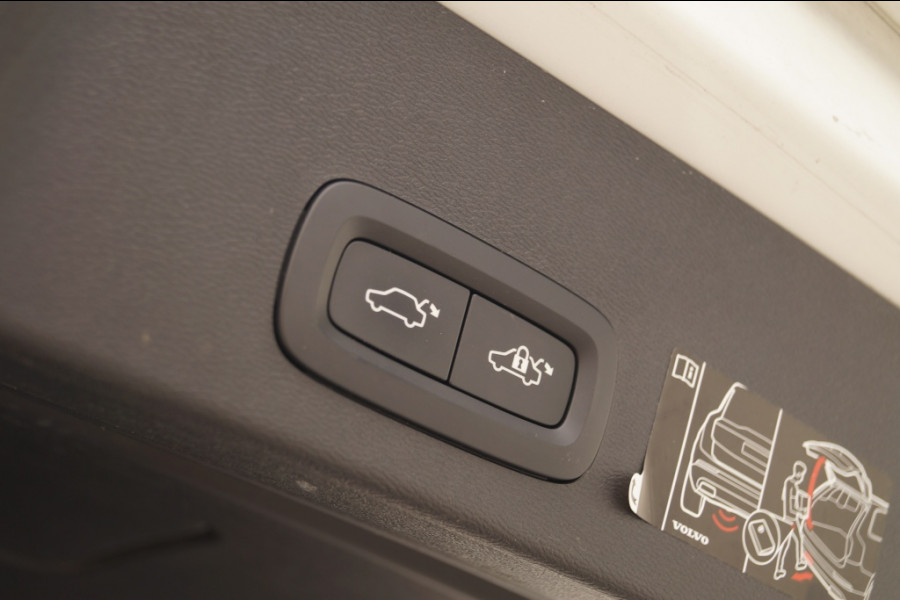 Volvo XC40 Recharge P8 AWD R-Design -SOH92%-PANO-NAVI-ECC-