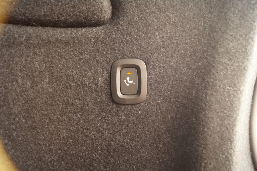 Volvo XC40 Recharge P8 AWD R-Design -SOH92%-PANO-NAVI-ECC-