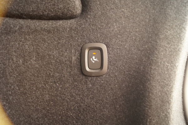 Volvo XC40 Recharge P8 AWD R-Design -SOH92%-PANO-NAVI-ECC-