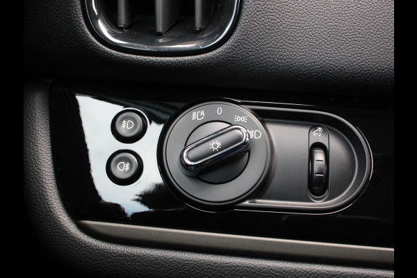 MINI Countryman 1.5 Cooper S E ALL4 | Navigatie | Climate Control | Lichtmetalen Velgen | Led