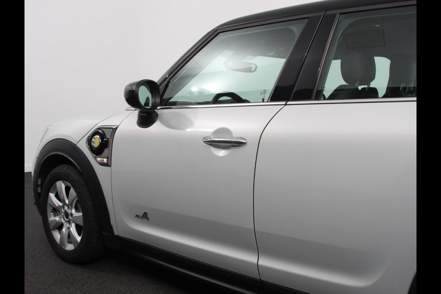 MINI Countryman 1.5 Cooper S E ALL4 | Navigatie | Climate Control | Lichtmetalen Velgen | Led