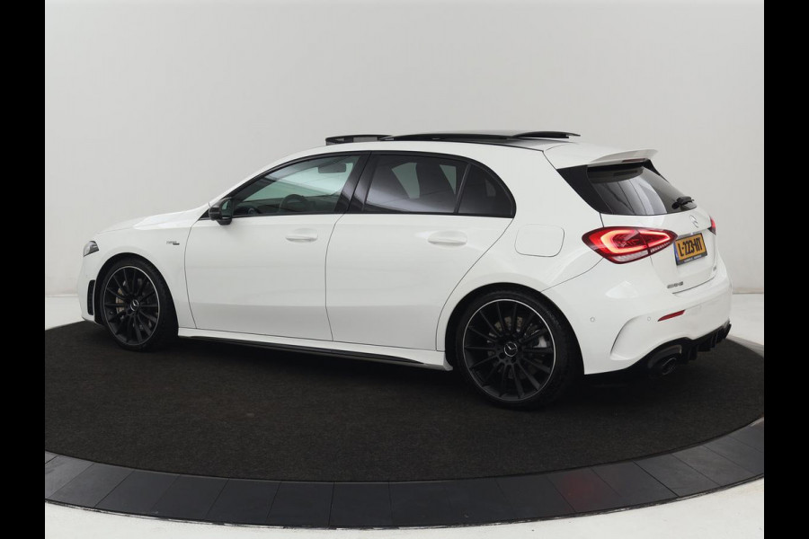 Mercedes-Benz A-Klasse AMG 35 4Matic Night | Panoramadak | Carplay | Widescreen | Stoelverwarming | Burmester | 360 camera | Sfeerverlichting | Leder/Alcantara | Navigatie