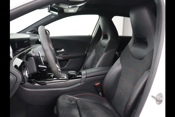 Mercedes-Benz A-Klasse AMG 35 4Matic Night | Panoramadak | Carplay | Widescreen | Stoelverwarming | Burmester | 360 camera | Sfeerverlichting | Leder/Alcantara | Navigatie