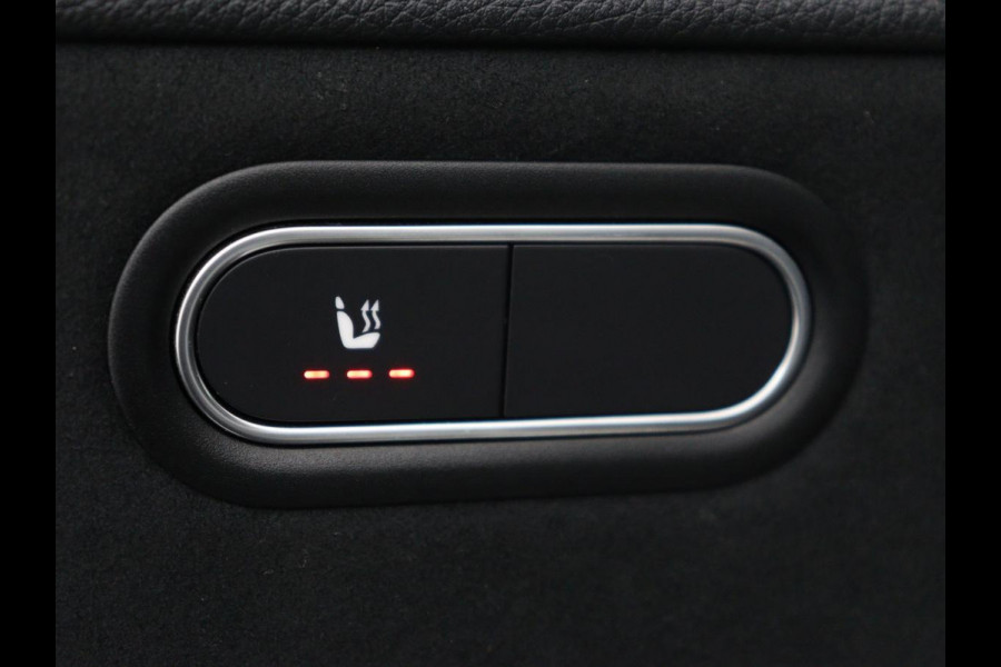 Mercedes-Benz A-Klasse AMG 35 4Matic Night | Panoramadak | Carplay | Widescreen | Stoelverwarming | Burmester | 360 camera | Sfeerverlichting | Leder/Alcantara | Navigatie