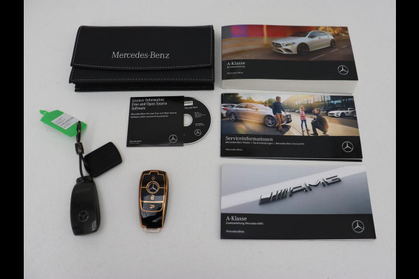 Mercedes-Benz A-Klasse AMG 35 4Matic Night | Panoramadak | Carplay | Widescreen | Stoelverwarming | Burmester | 360 camera | Sfeerverlichting | Leder/Alcantara | Navigatie