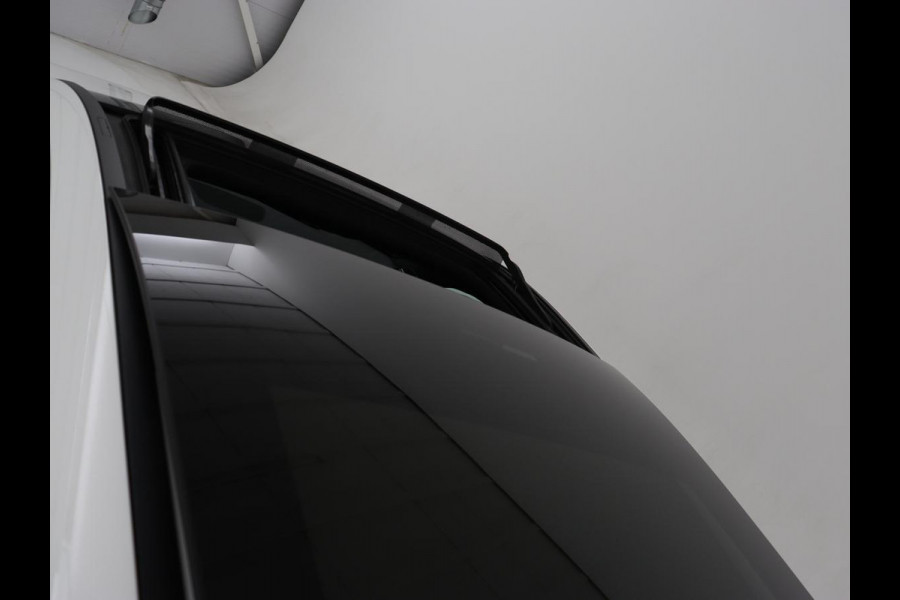 Mercedes-Benz A-Klasse AMG 35 4Matic Night | Panoramadak | Carplay | Widescreen | Stoelverwarming | Burmester | 360 camera | Sfeerverlichting | Leder/Alcantara | Navigatie