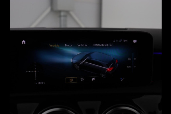 Mercedes-Benz A-Klasse AMG 35 4Matic Night | Panoramadak | Carplay | Widescreen | Stoelverwarming | Burmester | 360 camera | Sfeerverlichting | Leder/Alcantara | Navigatie