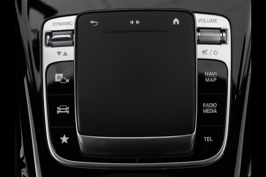 Mercedes-Benz A-Klasse AMG 35 4Matic Night | Panoramadak | Carplay | Widescreen | Stoelverwarming | Burmester | 360 camera | Sfeerverlichting | Leder/Alcantara | Navigatie