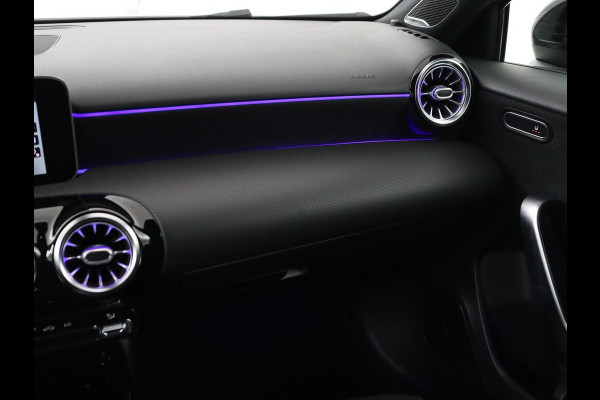 Mercedes-Benz A-Klasse AMG 35 4Matic Night | Panoramadak | Carplay | Widescreen | Stoelverwarming | Burmester | 360 camera | Sfeerverlichting | Leder/Alcantara | Navigatie