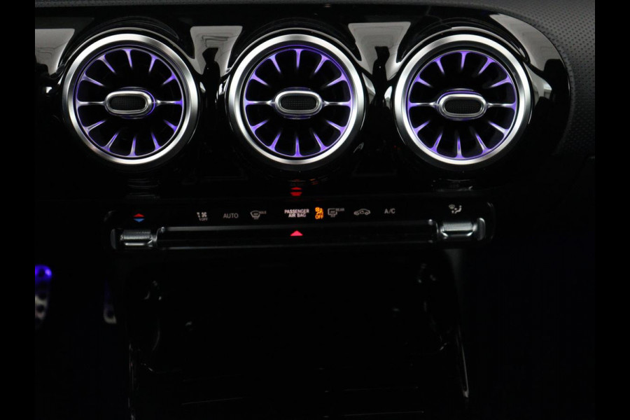 Mercedes-Benz A-Klasse AMG 35 4Matic Night | Panoramadak | Carplay | Widescreen | Stoelverwarming | Burmester | 360 camera | Sfeerverlichting | Leder/Alcantara | Navigatie