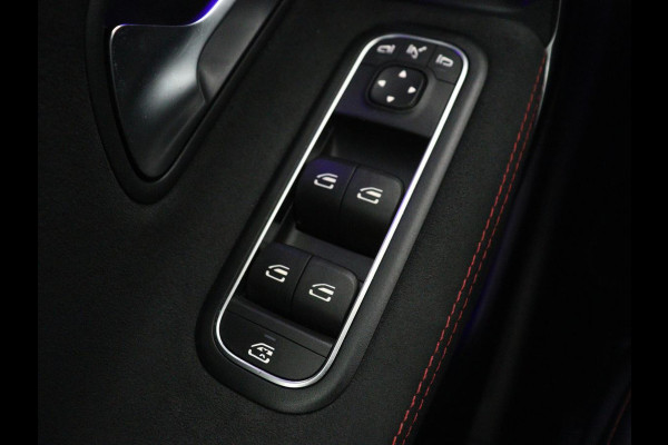Mercedes-Benz A-Klasse AMG 35 4Matic Night | Panoramadak | Carplay | Widescreen | Stoelverwarming | Burmester | 360 camera | Sfeerverlichting | Leder/Alcantara | Navigatie