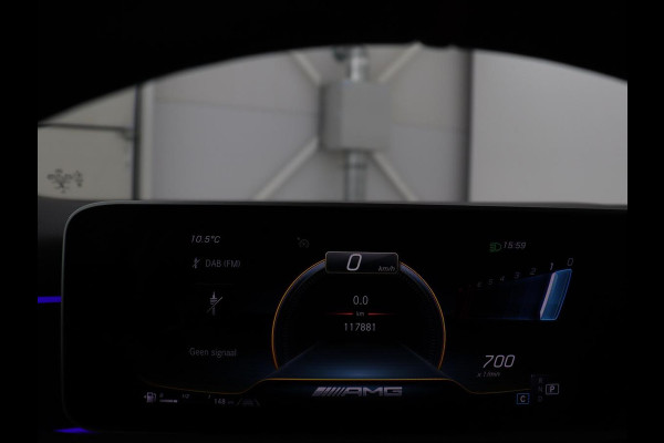 Mercedes-Benz A-Klasse AMG 35 4Matic Night | Panoramadak | Carplay | Widescreen | Stoelverwarming | Burmester | 360 camera | Sfeerverlichting | Leder/Alcantara | Navigatie