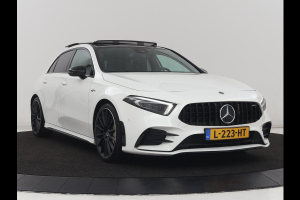 Mercedes-Benz A-Klasse AMG 35 4Matic Night | Panoramadak | Carplay | Widescreen | Stoelverwarming | Burmester | 360 camera | Sfeerverlichting | Leder/Alcantara | Navigatie