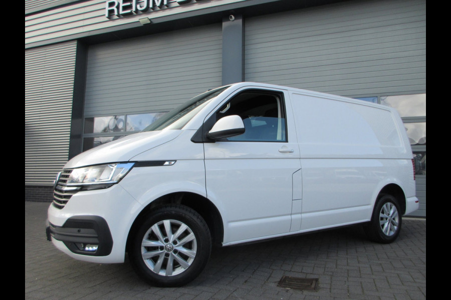 Volkswagen Transporter 2.0 TDI L1H1 airco navigatie trekhaak 3 zits