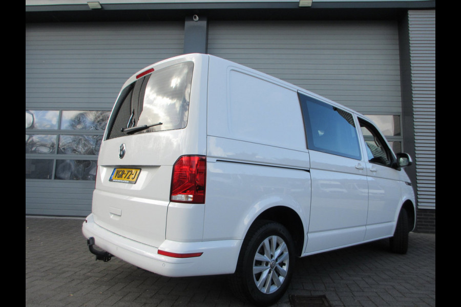 Volkswagen Transporter 2.0 TDI L1H1 airco navigatie trekhaak 3 zits