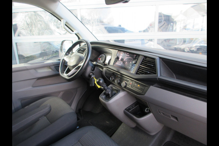 Volkswagen Transporter 2.0 TDI L1H1 airco navigatie trekhaak 3 zits