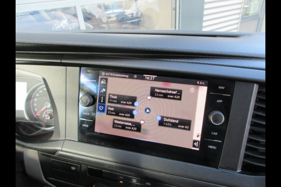 Volkswagen Transporter 2.0 TDI L1H1 airco navigatie trekhaak 3 zits
