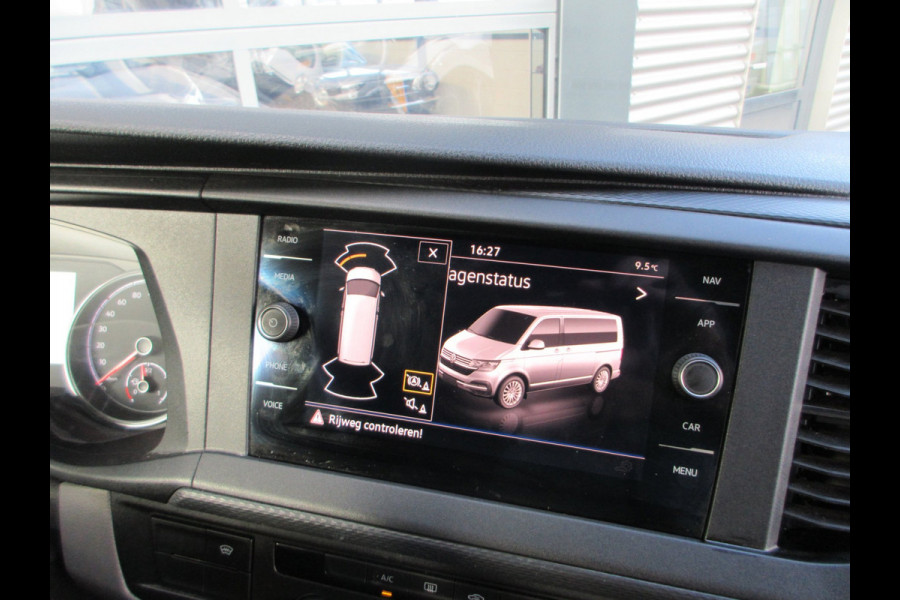 Volkswagen Transporter 2.0 TDI L1H1 airco navigatie trekhaak 3 zits
