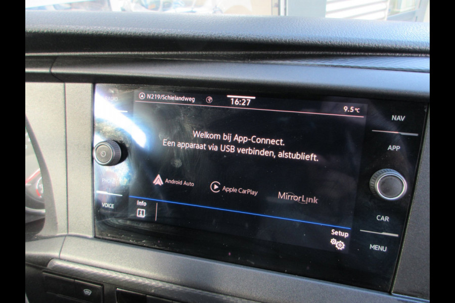 Volkswagen Transporter 2.0 TDI L1H1 airco navigatie trekhaak 3 zits