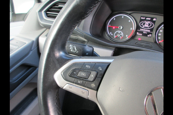 Volkswagen Transporter 2.0 TDI L1H1 airco navigatie trekhaak 3 zits