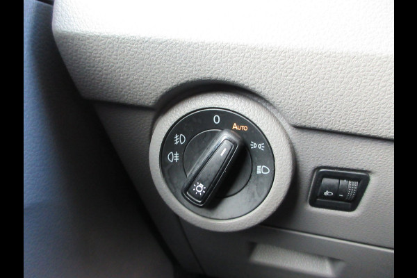 Volkswagen Transporter 2.0 TDI L1H1 airco navigatie trekhaak 3 zits