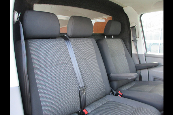Volkswagen Transporter 2.0 TDI L1H1 airco navigatie trekhaak 3 zits