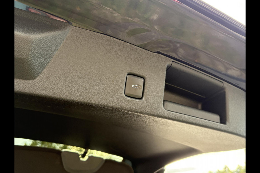 Ford Kuga 2.5 PHEV ST-Line X 243pk Winterpack | Adaptieve Cruise | AGR stoelen | Elektrische Achterklep | 2.100kg Trekgewicht | Nederlandse auto | B&O Audio