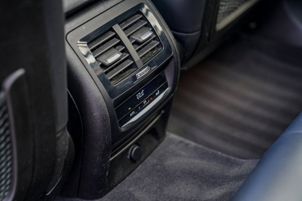 BMW X3 XDrive20i High Executive | M-pakket | BTW incl. | Panorama | Trekhaak | Harman Kardon | Facelift | 360cam | Stoelverwarming