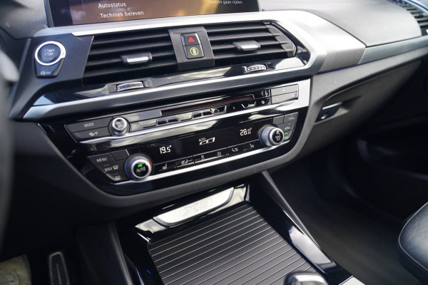 BMW X3 XDrive20i High Executive | M-pakket | BTW incl. | Panorama | Trekhaak | Harman Kardon | Facelift | 360cam | Stoelverwarming