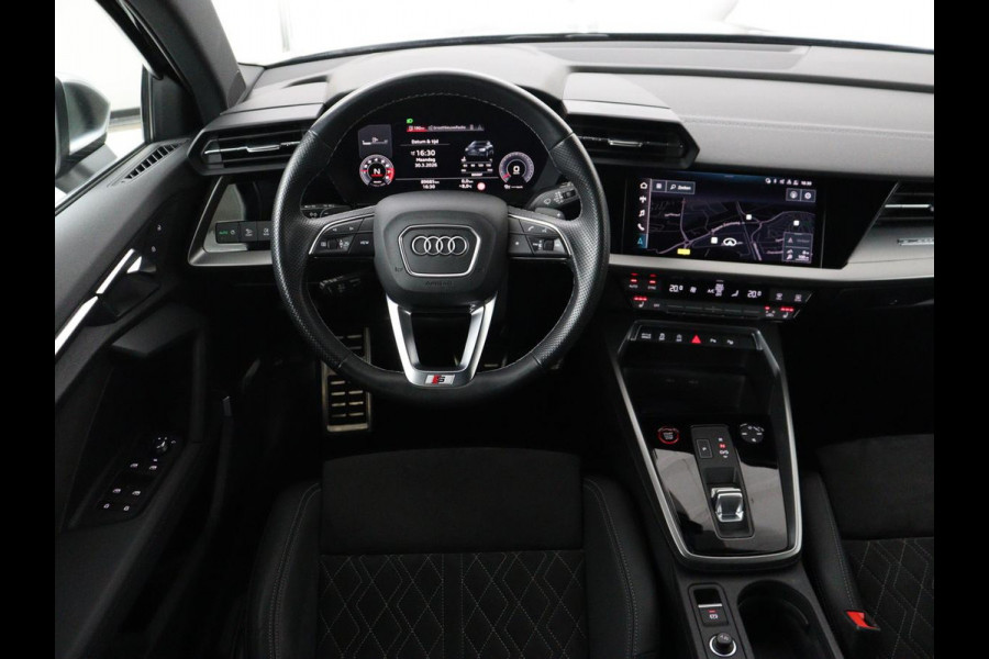 Audi A3 2.0 TFSI S3 quattro | Adaptive cruise | Bang & Olufsen | Matrix LED | Leder/Alcantara | Park Assist | Stoelverwarming | Virtual Cockpit | Carplay | Navigatie | Sportstoelen | Climate control