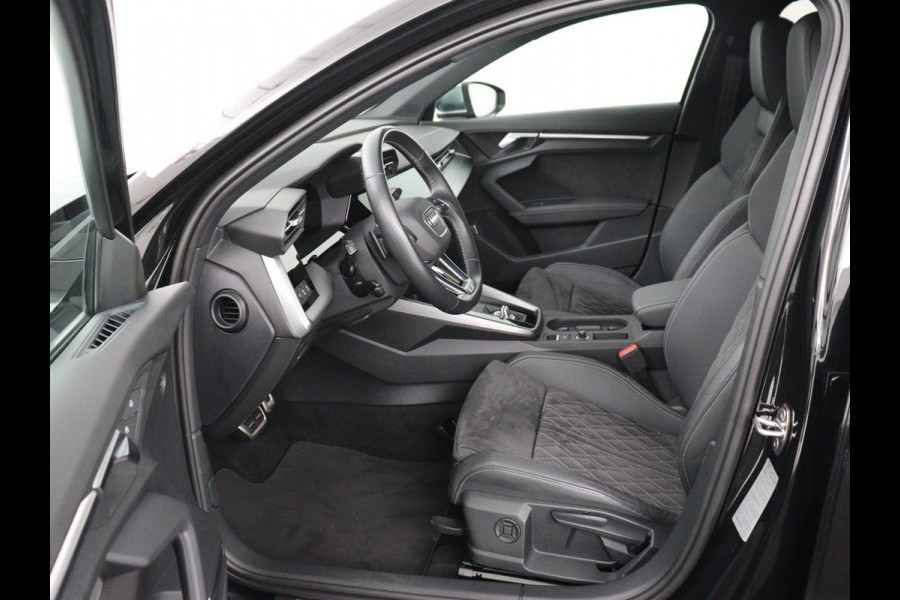 Audi A3 2.0 TFSI S3 quattro | Adaptive cruise | Bang & Olufsen | Matrix LED | Leder/Alcantara | Park Assist | Stoelverwarming | Virtual Cockpit | Carplay | Navigatie | Sportstoelen | Climate control