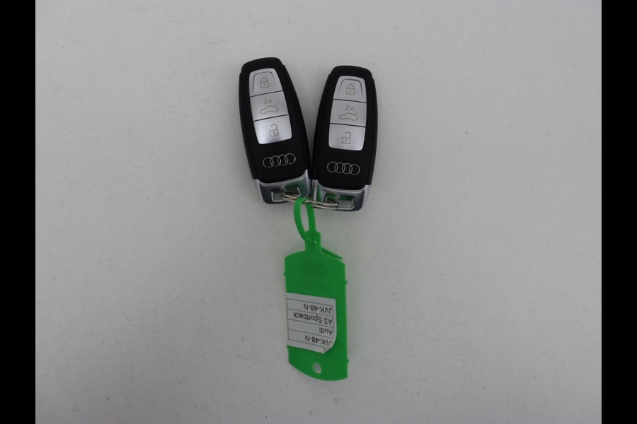 Audi A3 2.0 TFSI S3 quattro | Adaptive cruise | Bang & Olufsen | Matrix LED | Leder/Alcantara | Park Assist | Stoelverwarming | Virtual Cockpit | Carplay | Navigatie | Sportstoelen | Climate control