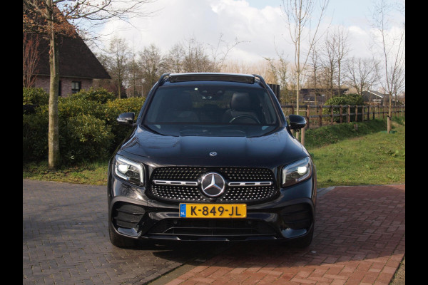 Mercedes-Benz Glb 200 Business Solution AMG 7 persoons | Panoramadak | Trekhaak | Burmester | Sfeerverlichting | Camera |