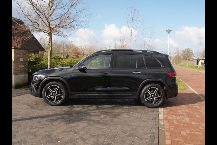 Mercedes-Benz Glb 200 Business Solution AMG 7 persoons | Panoramadak | Trekhaak | Burmester | Sfeerverlichting | Camera |