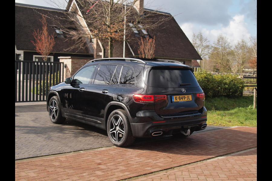 Mercedes-Benz Glb 200 Business Solution AMG 7 persoons | Panoramadak | Trekhaak | Burmester | Sfeerverlichting | Camera |
