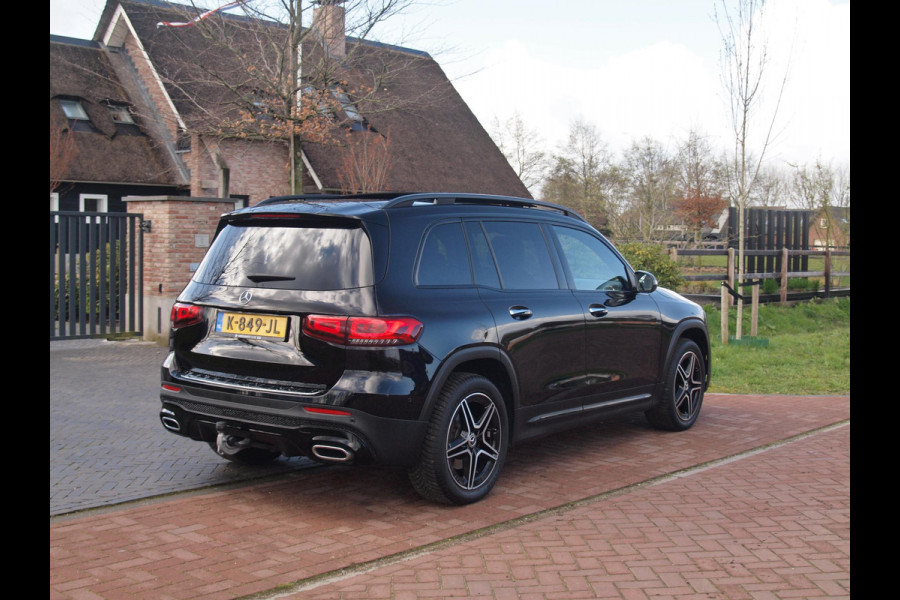 Mercedes-Benz Glb 200 Business Solution AMG 7 persoons | Panoramadak | Trekhaak | Burmester | Sfeerverlichting | Camera |