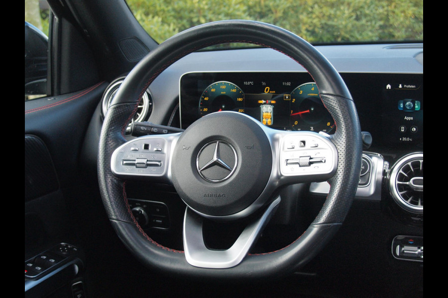 Mercedes-Benz Glb 200 Business Solution AMG 7 persoons | Panoramadak | Trekhaak | Burmester | Sfeerverlichting | Camera |