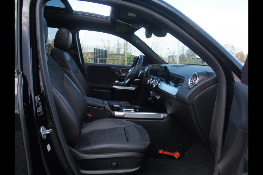 Mercedes-Benz Glb 200 Business Solution AMG 7 persoons | Panoramadak | Trekhaak | Burmester | Sfeerverlichting | Camera |