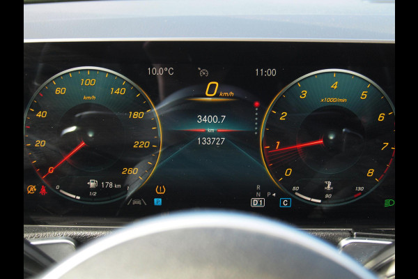 Mercedes-Benz Glb 200 Business Solution AMG 7 persoons | Panoramadak | Trekhaak | Burmester | Sfeerverlichting | Camera |