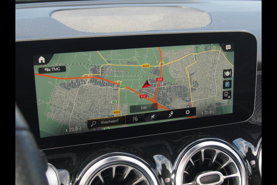 Mercedes-Benz Glb 200 Business Solution AMG 7 persoons | Panoramadak | Trekhaak | Burmester | Sfeerverlichting | Camera |