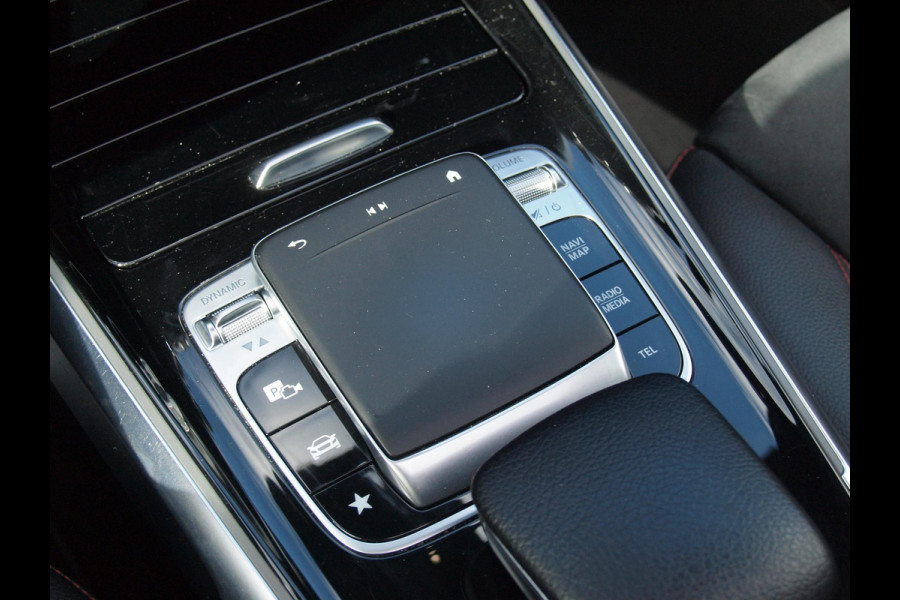 Mercedes-Benz Glb 200 Business Solution AMG 7 persoons | Panoramadak | Trekhaak | Burmester | Sfeerverlichting | Camera |