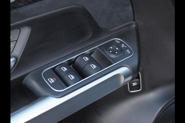 Mercedes-Benz Glb 200 Business Solution AMG 7 persoons | Panoramadak | Trekhaak | Burmester | Sfeerverlichting | Camera |