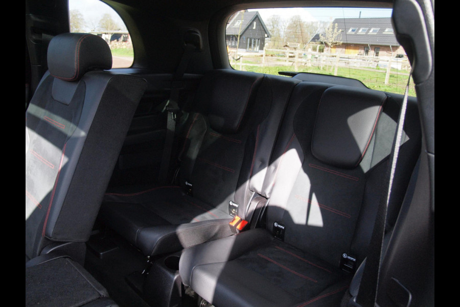 Mercedes-Benz Glb 200 Business Solution AMG 7 persoons | Panoramadak | Trekhaak | Burmester | Sfeerverlichting | Camera |