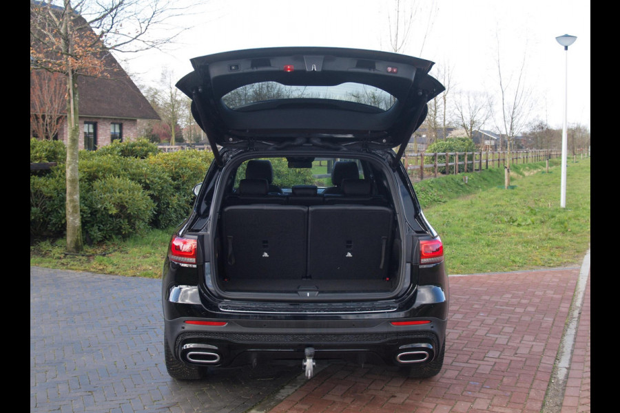 Mercedes-Benz Glb 200 Business Solution AMG 7 persoons | Panoramadak | Trekhaak | Burmester | Sfeerverlichting | Camera |